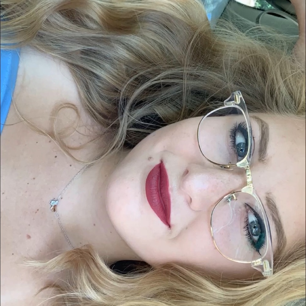 Meet your Posher, Samantha